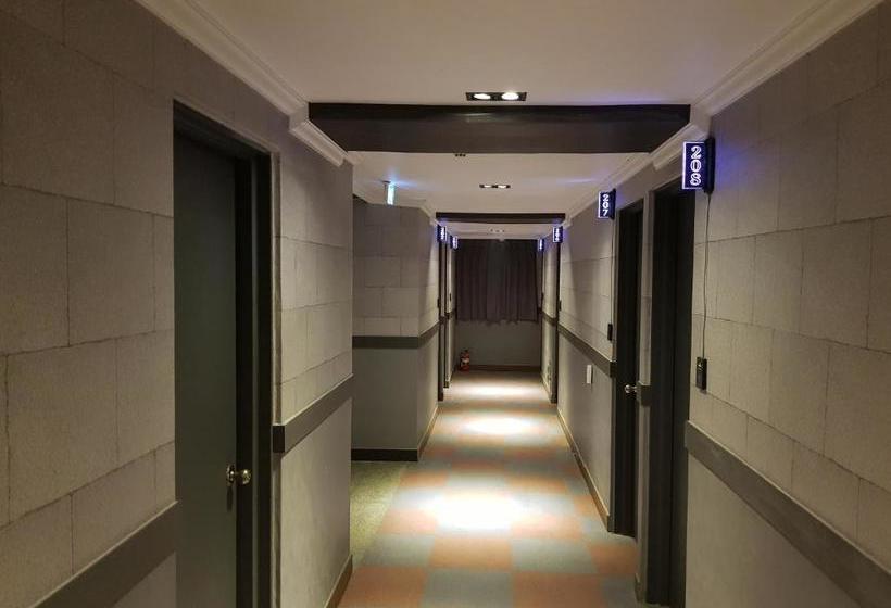 Мотель Busan Inn