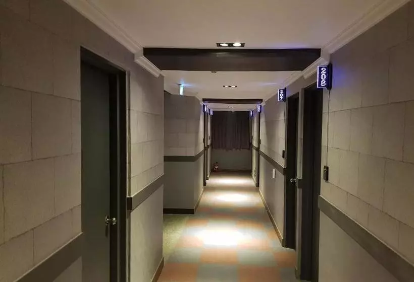 مُتل Busan Inn