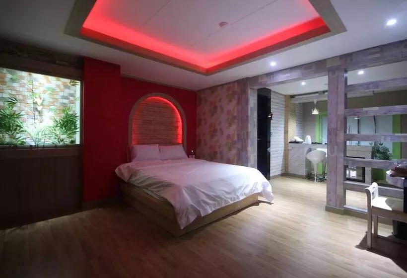 Wow Motel