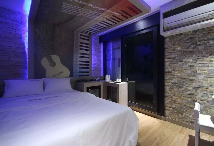Wow Motel