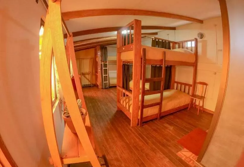 هاستل Anata Hostal