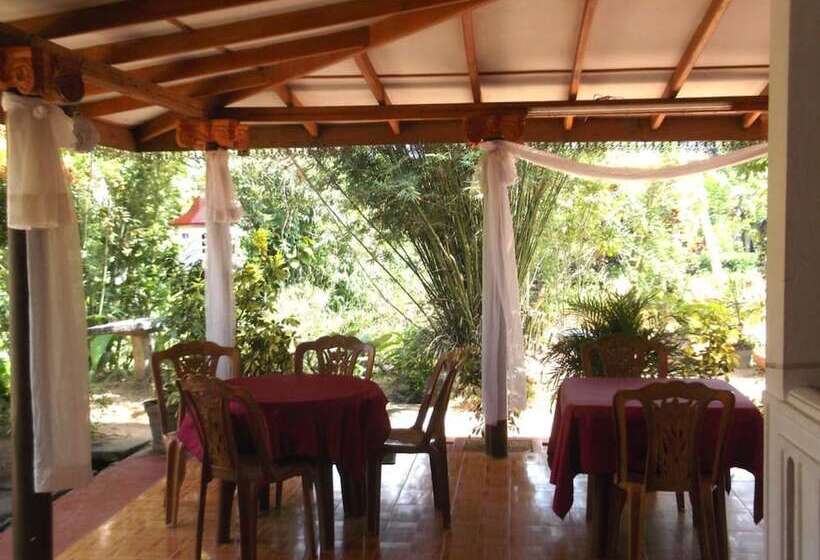 ベッドアンドブレックファースト Eco Villa   Sinharaja