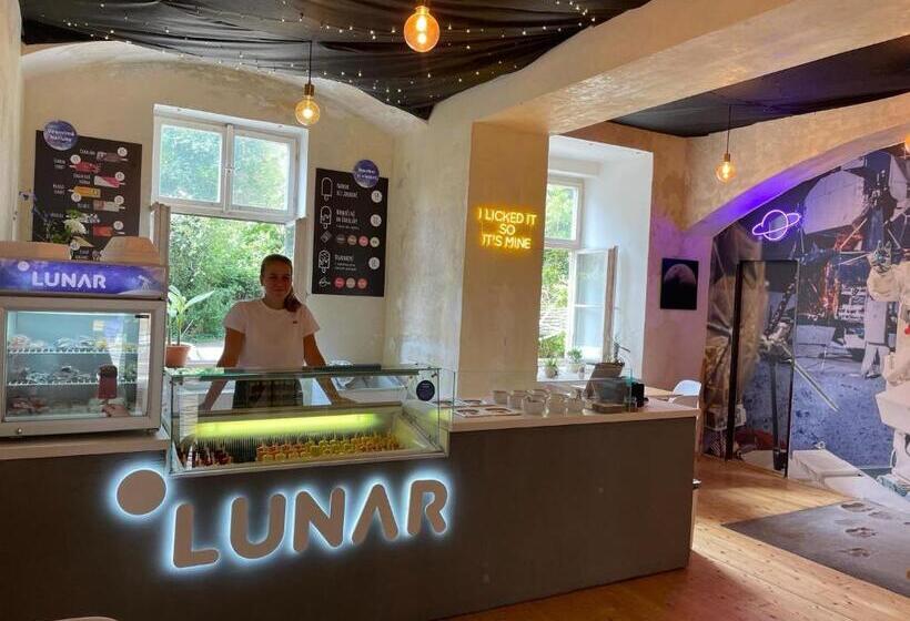 Charles Square Hostel