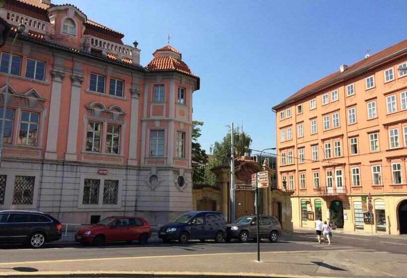 Charles Square Hostel