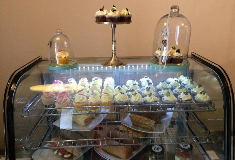 Charles Square Hostel