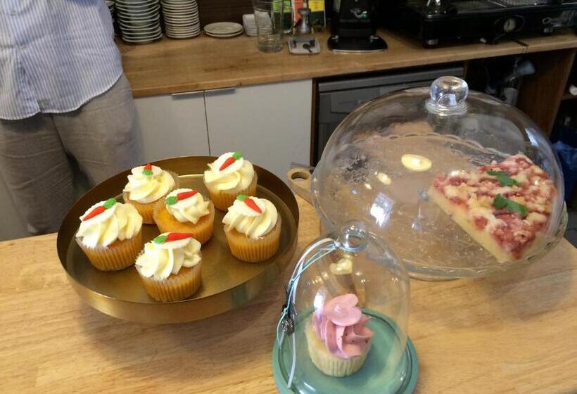 Charles Square Hostel