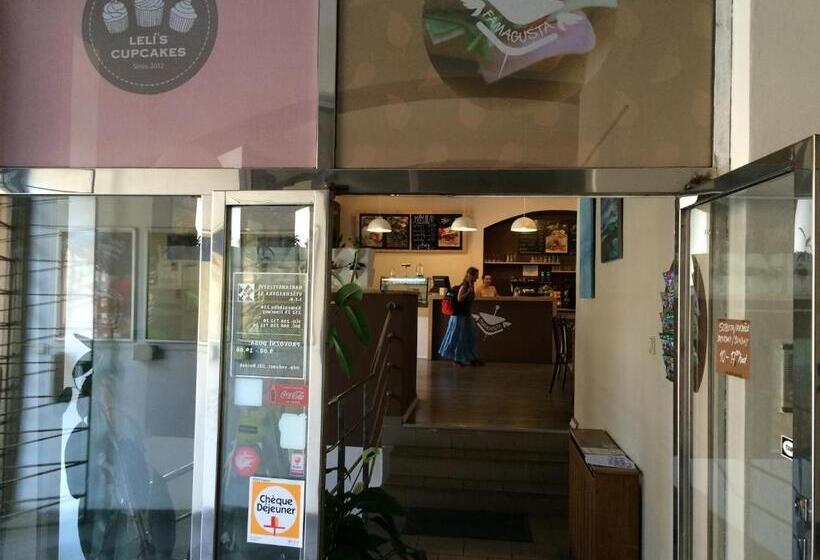 Charles Square Hostel