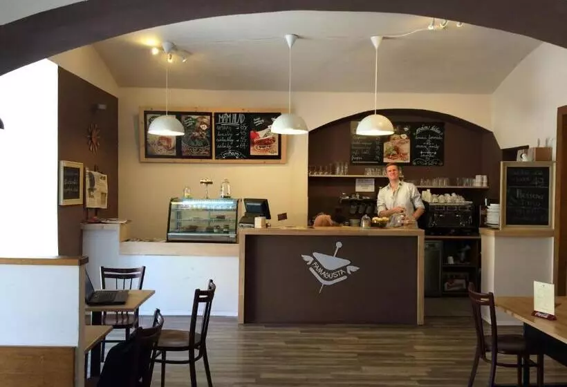 Charles Square Hostel