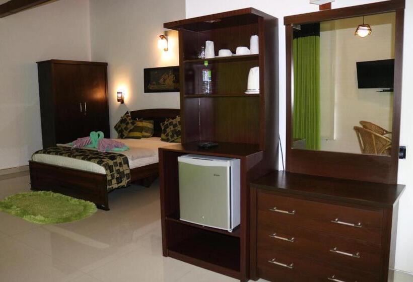 منتجع Ella`s Edge