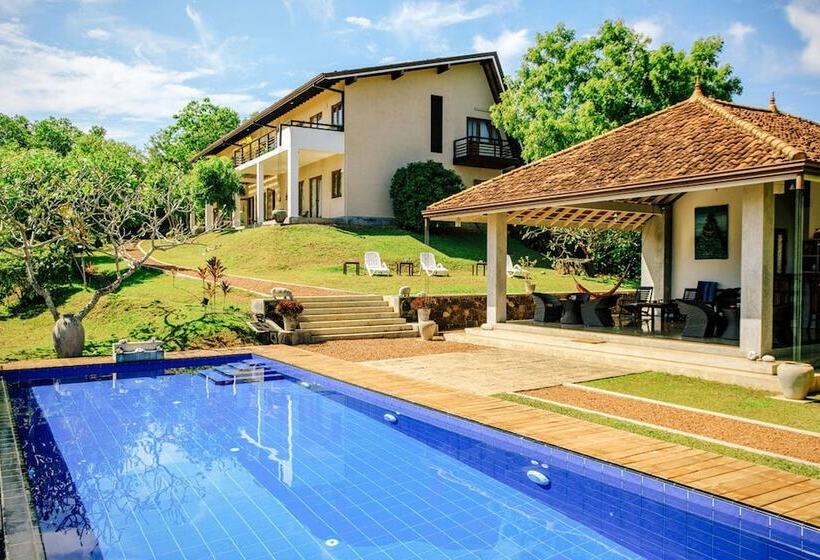 Отель Highland Villa