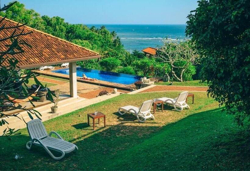 Отель Highland Villa