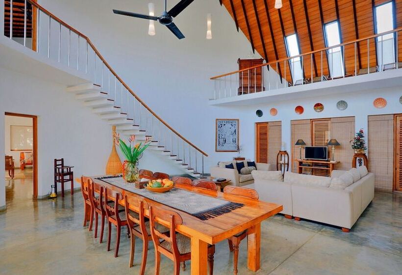 Отель Highland Villa