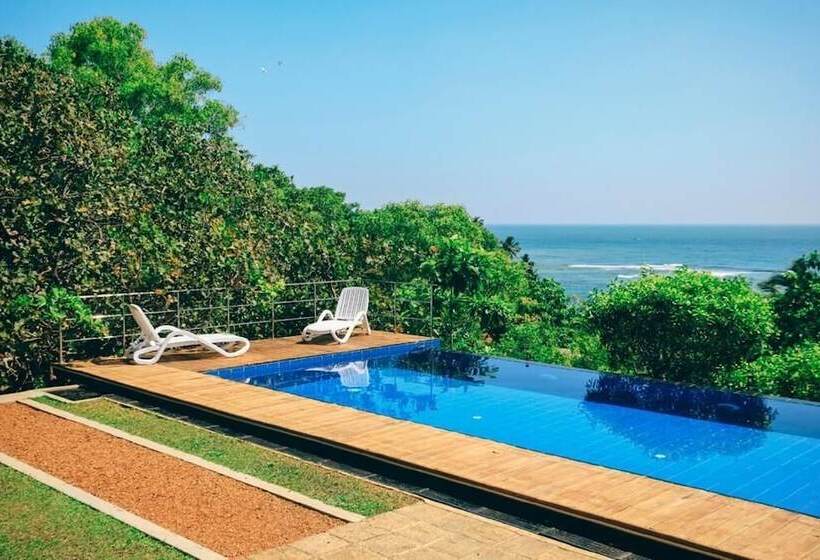 Отель Highland Villa