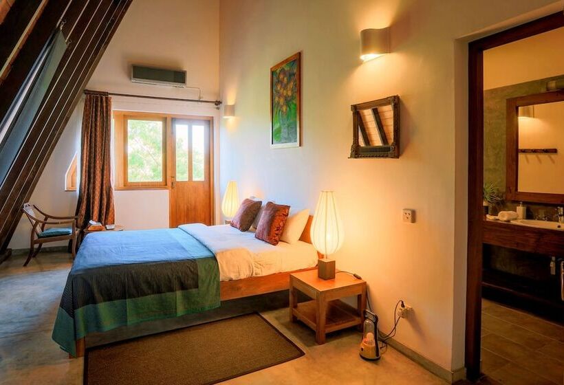 Отель Highland Villa