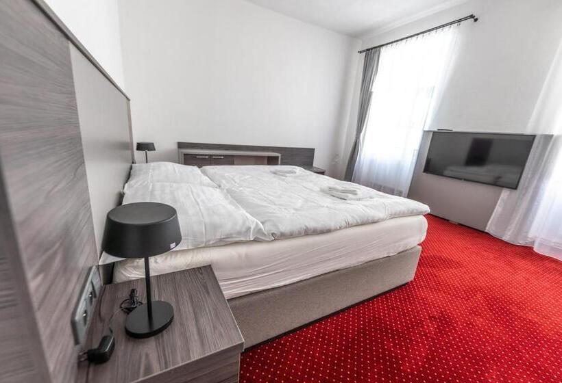 Отель Třebovská Restaurace