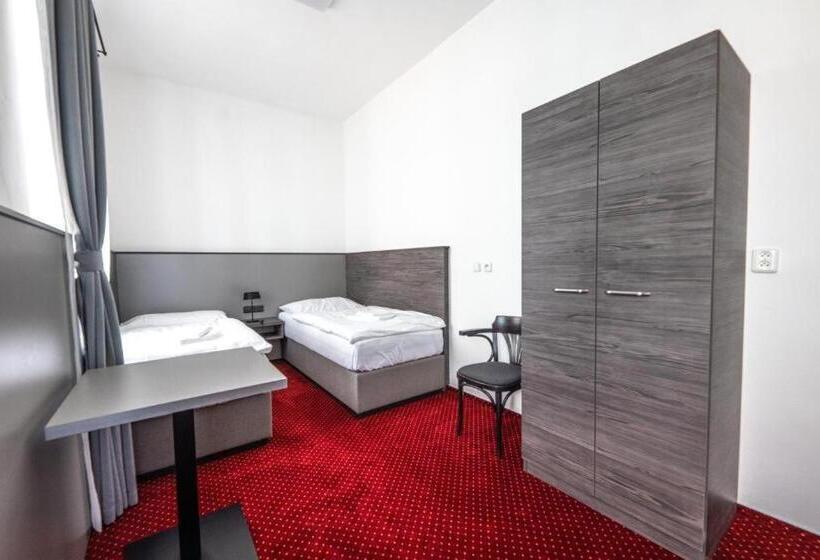 Отель Třebovská Restaurace