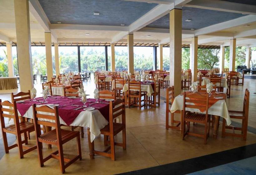 Kumudu Valley Resort
