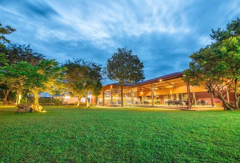 リゾートホテル Mahanuge Hotel Polonnaruwa