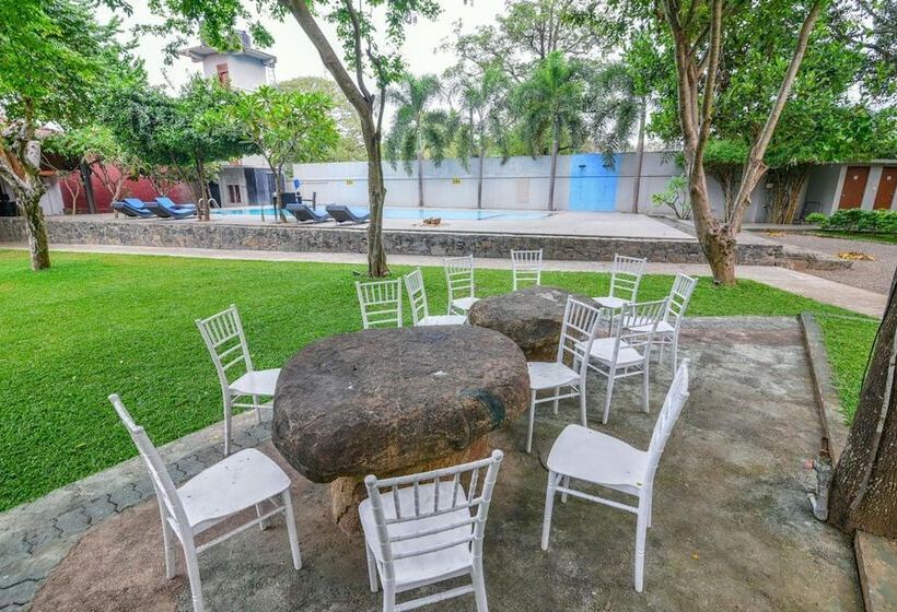 リゾートホテル Mahanuge Hotel Polonnaruwa