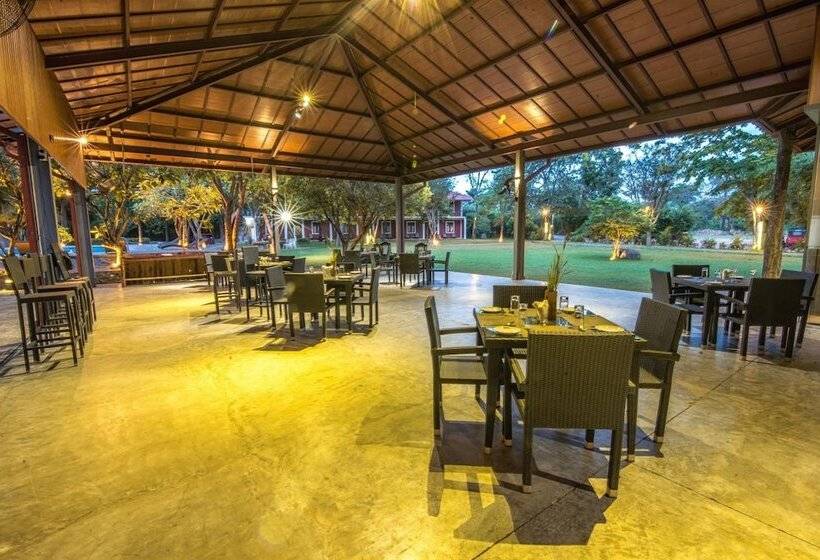 リゾートホテル Mahanuge Hotel Polonnaruwa
