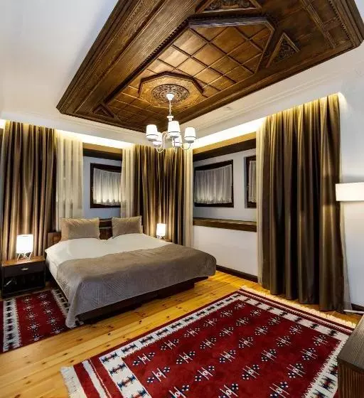 هتل Kulla E Zenel Beut