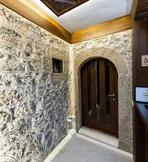 هتل Kulla E Zenel Beut