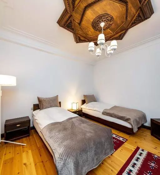 هتل Kulla E Zenel Beut