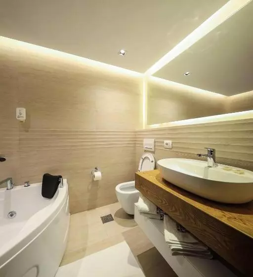 هتل Kulla E Zenel Beut