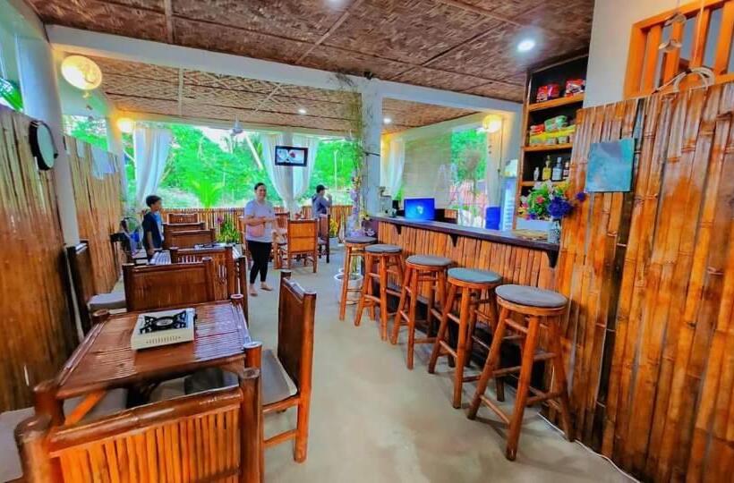 Aamiaismajoitus (B&B) 8thhotel Restobar