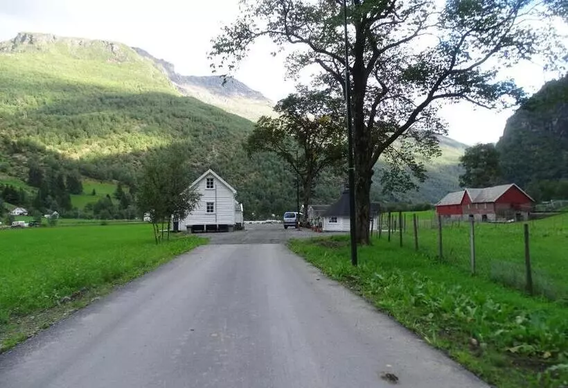 Brekke Gard Hostel