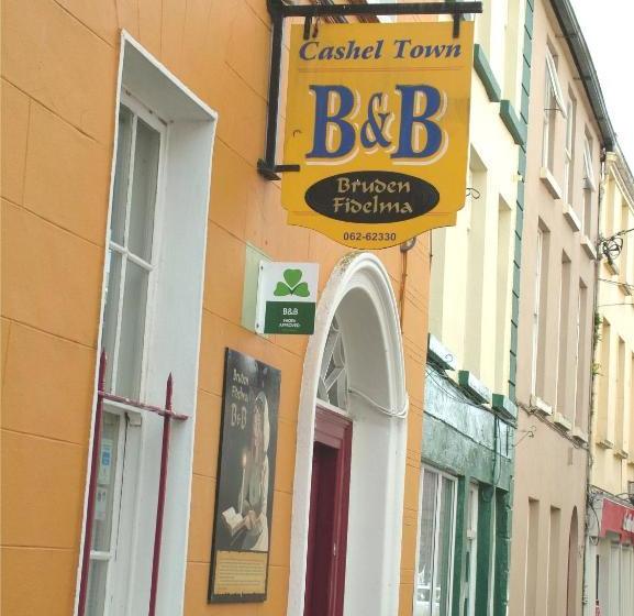 ベッドアンドブレックファースト Cashel Town Center Inn