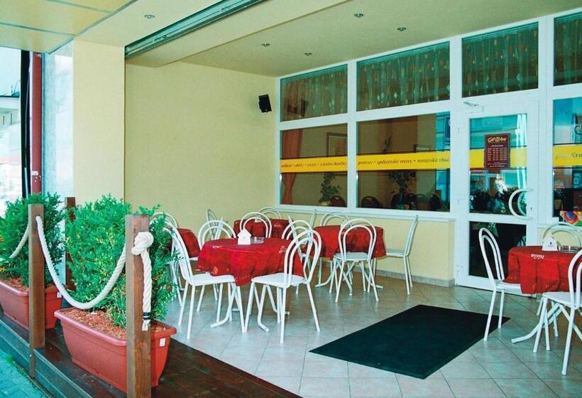 בית מלון כפרי Atlas