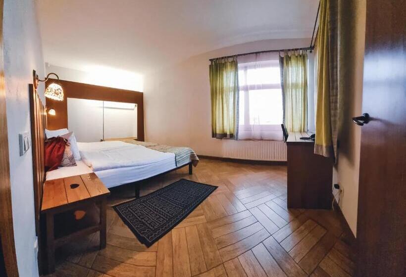 هتل Kapteinu Osta