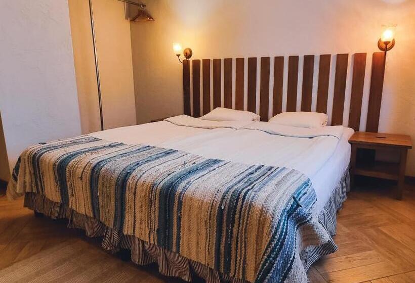 هتل Kapteinu Osta