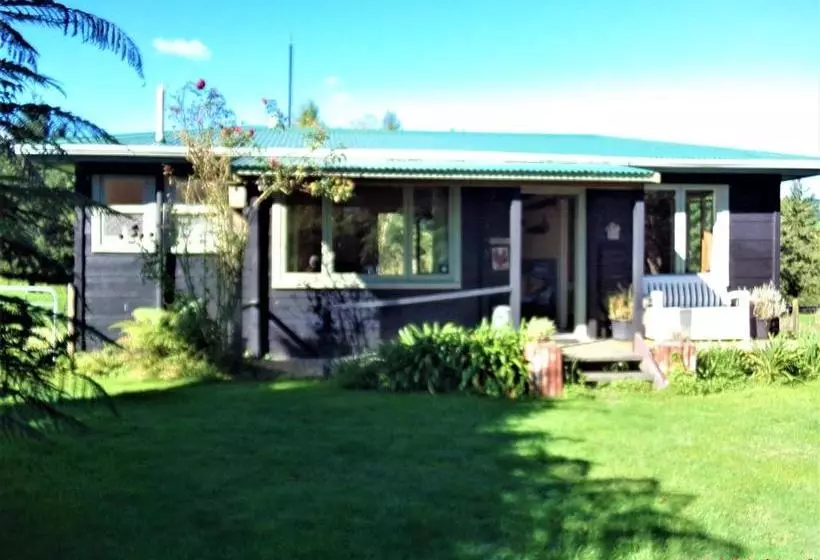 ベッドアンドブレックファースト Earthsounds Country Cottage