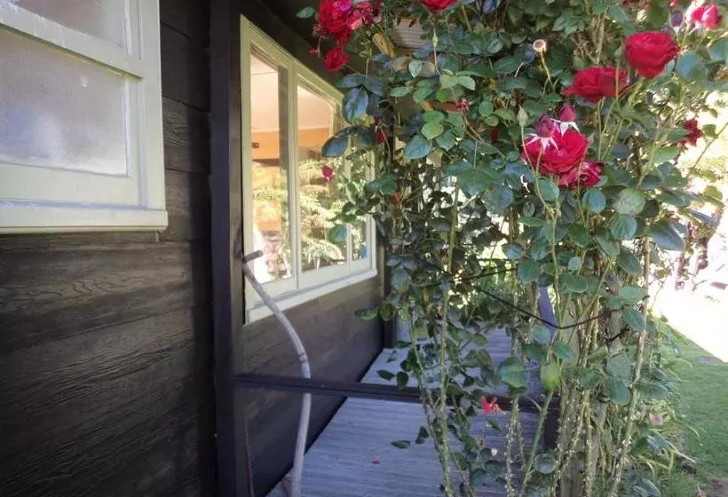 ベッドアンドブレックファースト Earthsounds Country Cottage