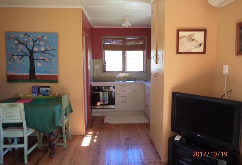 مبيت وإفطار Earthsounds Country Cottage