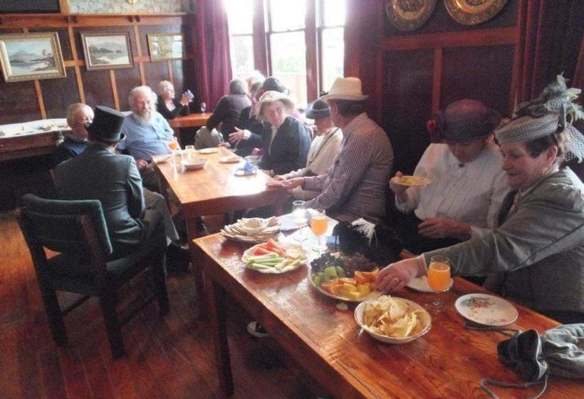 Bed and Breakfast Federation House