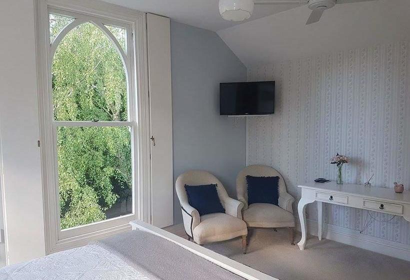 مبيت وإفطار The Saddlery