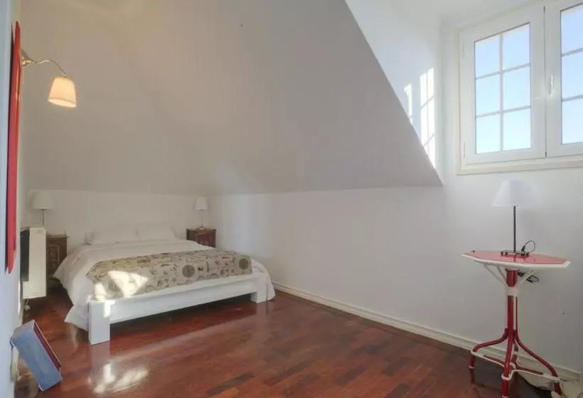 Blue Boutique Hostel & Suites