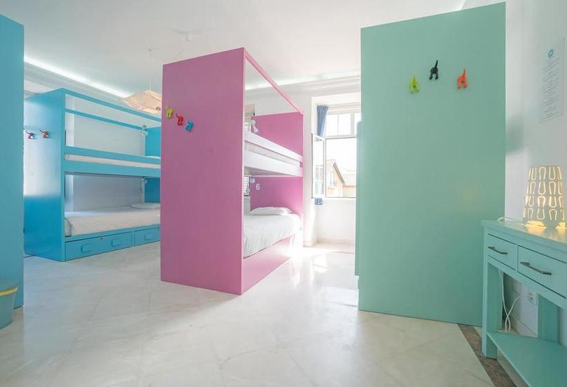 Blue Boutique Hostel & Suites