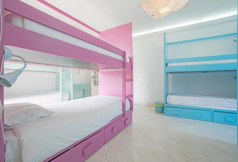 Blue Boutique Hostel & Suites