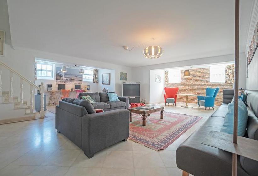 Blue Boutique Hostel & Suites