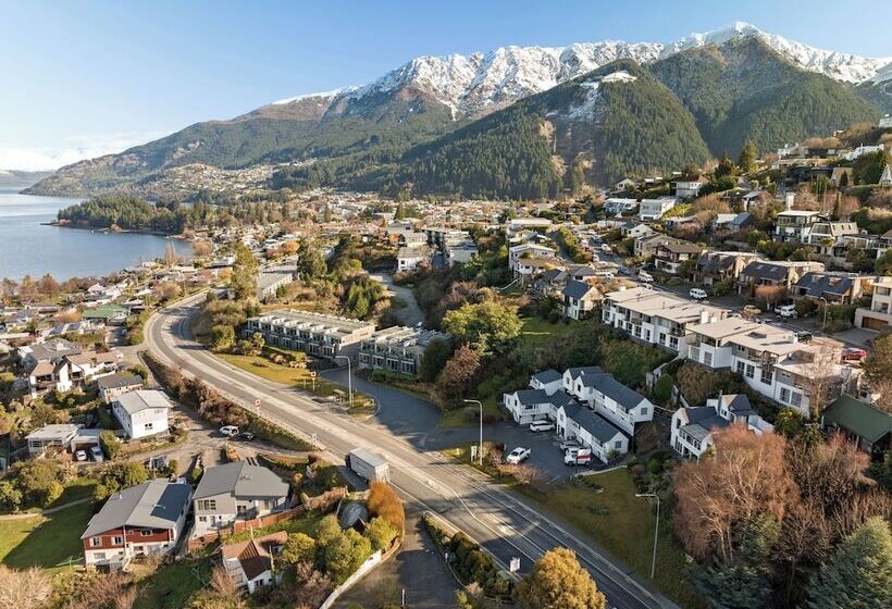 Lakeview Colonial Motel