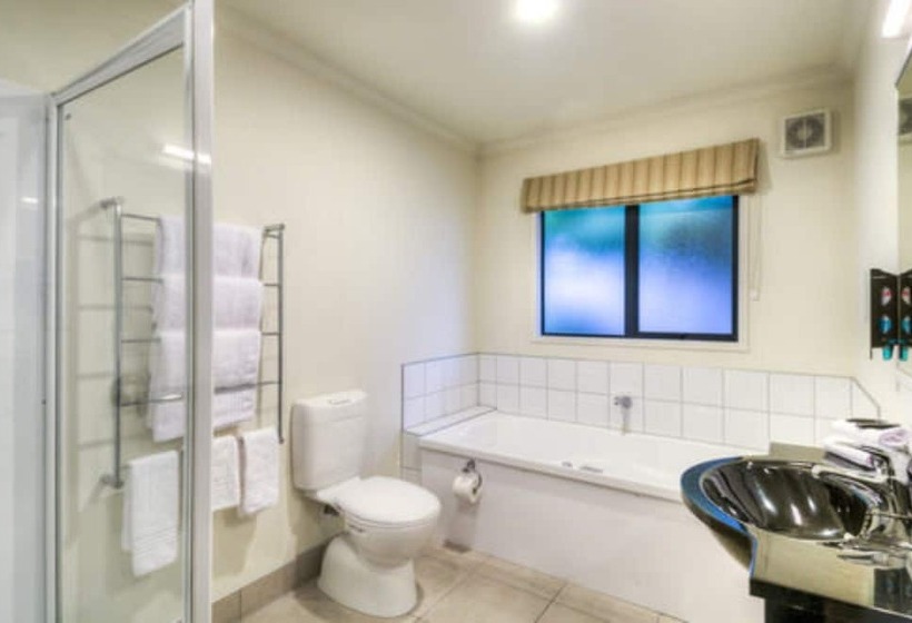 모텔 Claremonte Motor Lodge