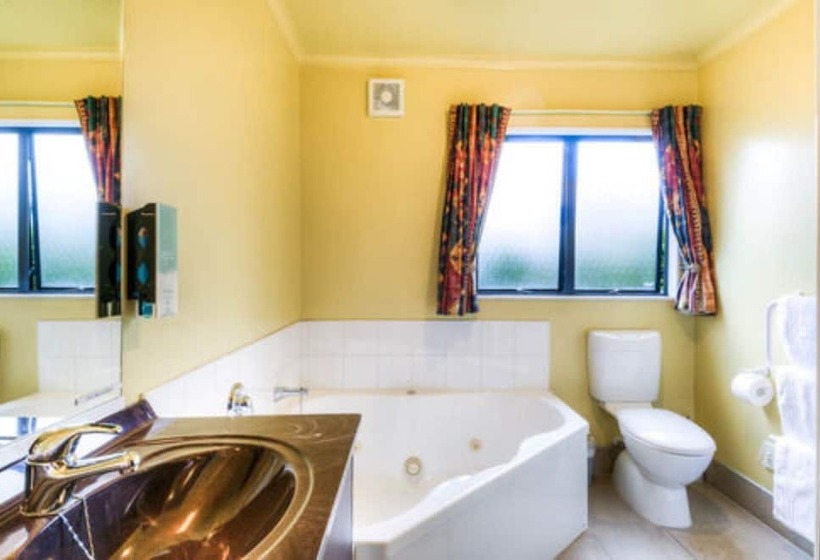 모텔 Claremonte Motor Lodge