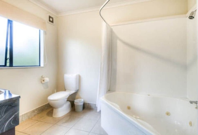 모텔 Claremonte Motor Lodge