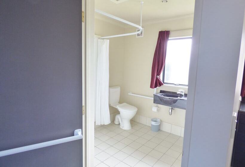 모텔 Claremonte Motor Lodge