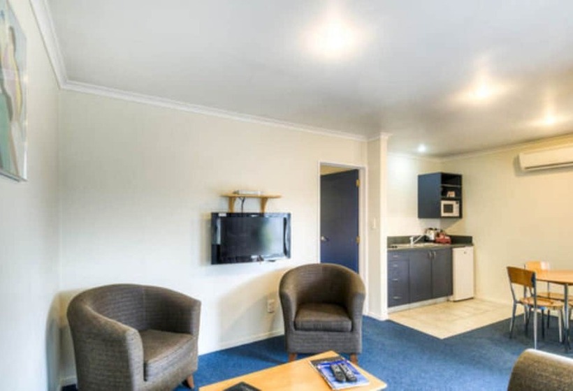 모텔 Claremonte Motor Lodge