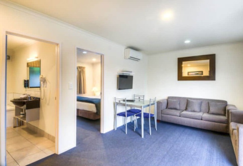 모텔 Claremonte Motor Lodge